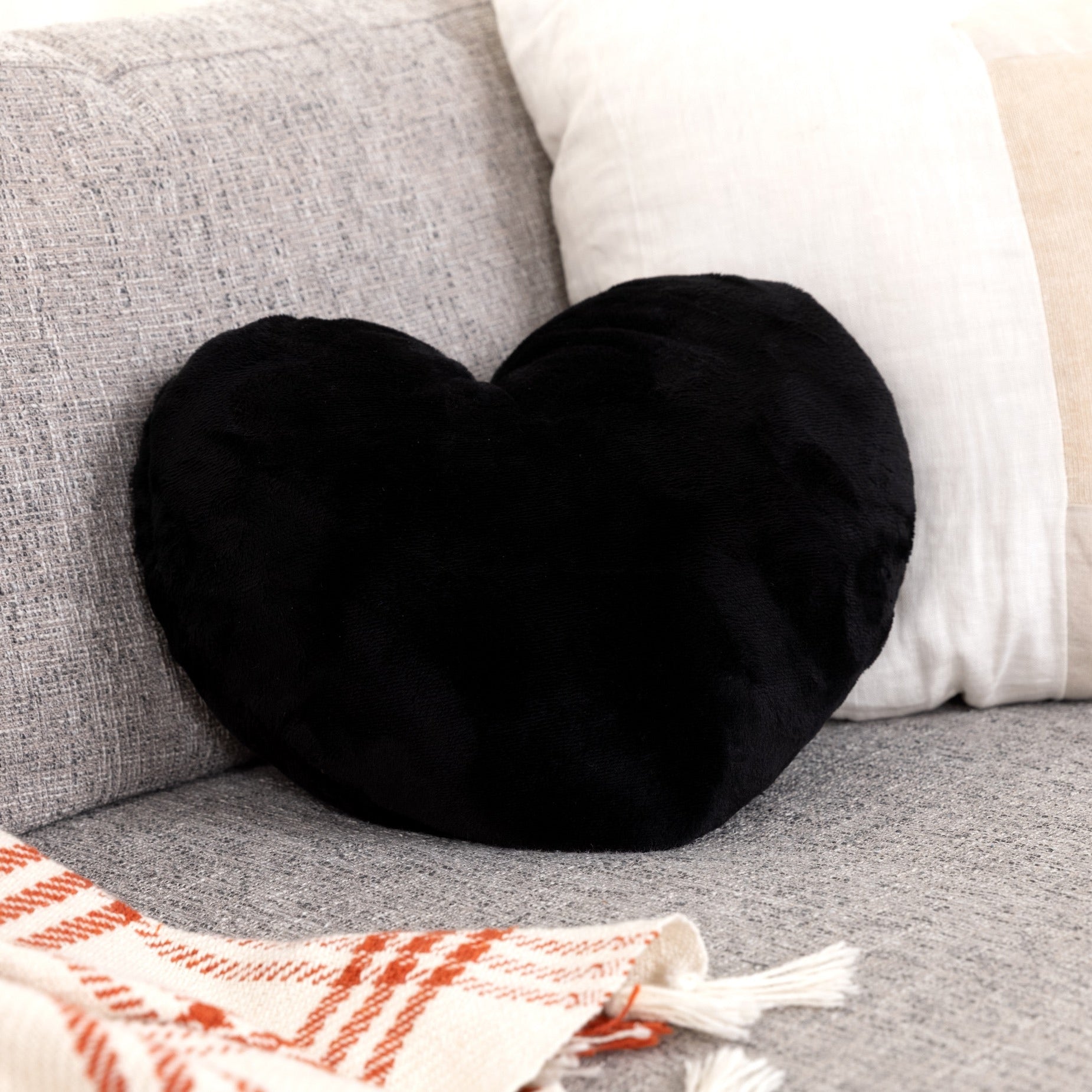 The Heart to Hug Pillow - Black – Hugimals World
